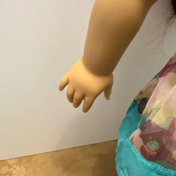 American Girl Doll Brown Hair Brown Eyes & American Girl Outfit